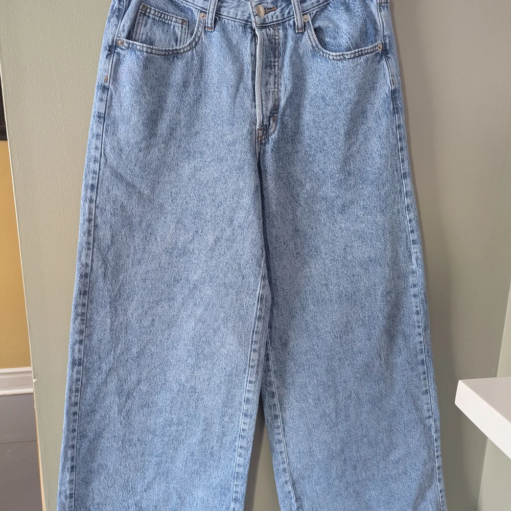Universal Thread Mid-Rise Blue Denim Jeans - Picture 1 of 5